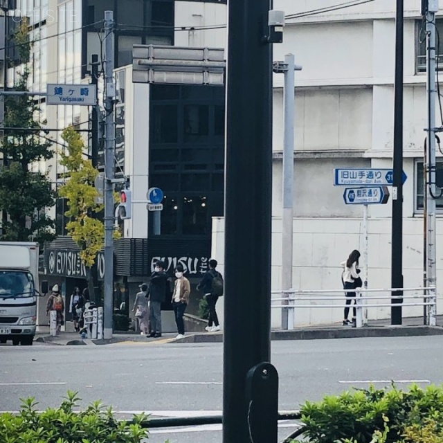 ヒルズ代官山 ビル前面道路