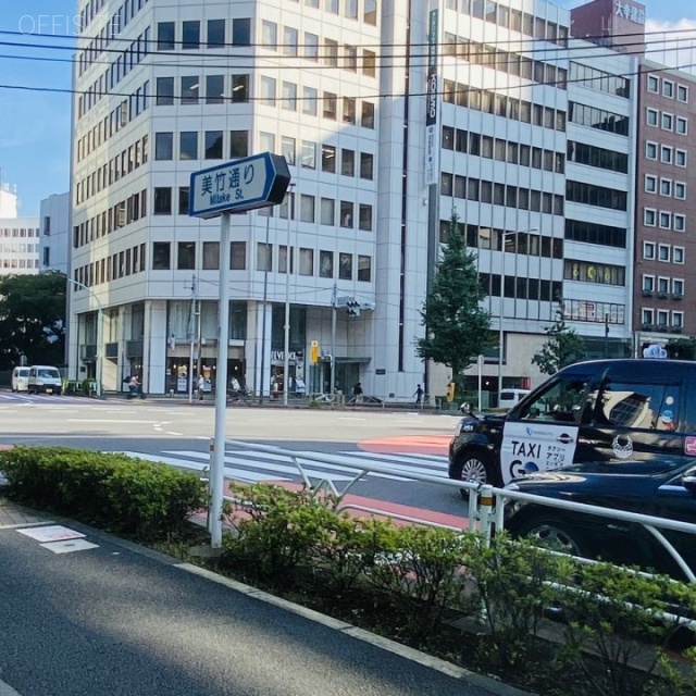 第3西青山ビル ビル前面道路