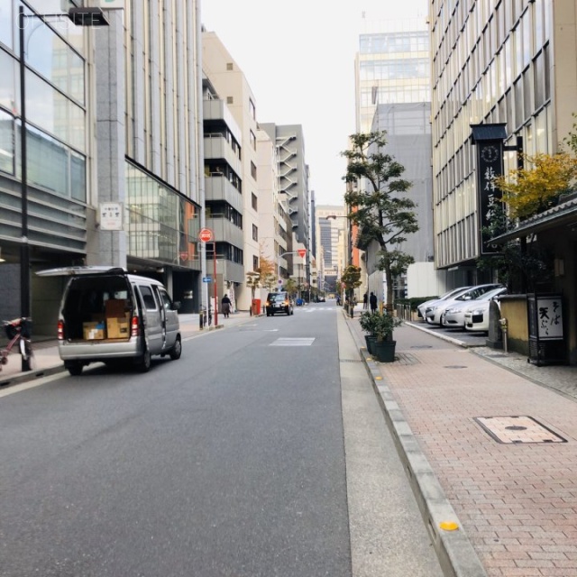 松木ビル ビル前面道路