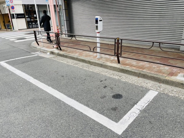 浅草SPビル　前面に白枠駐車場