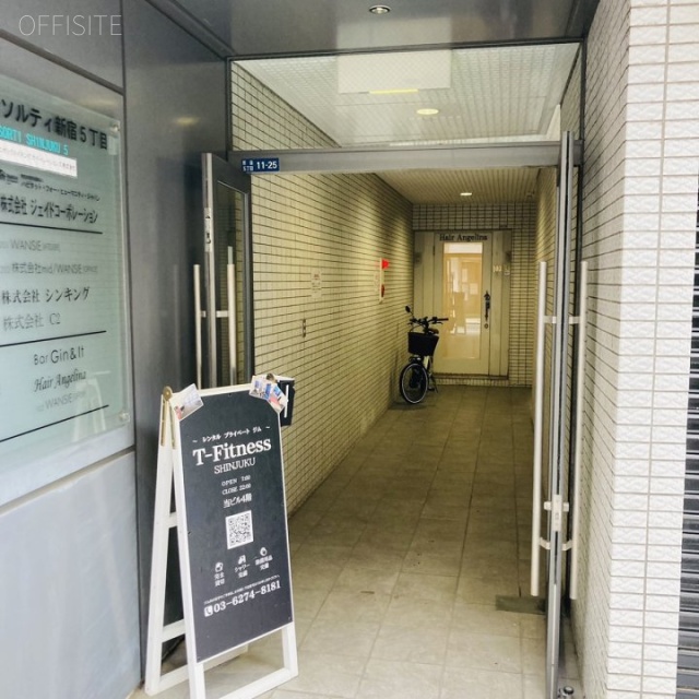 アソルティ新宿五丁目ビル オフィスビル出入口