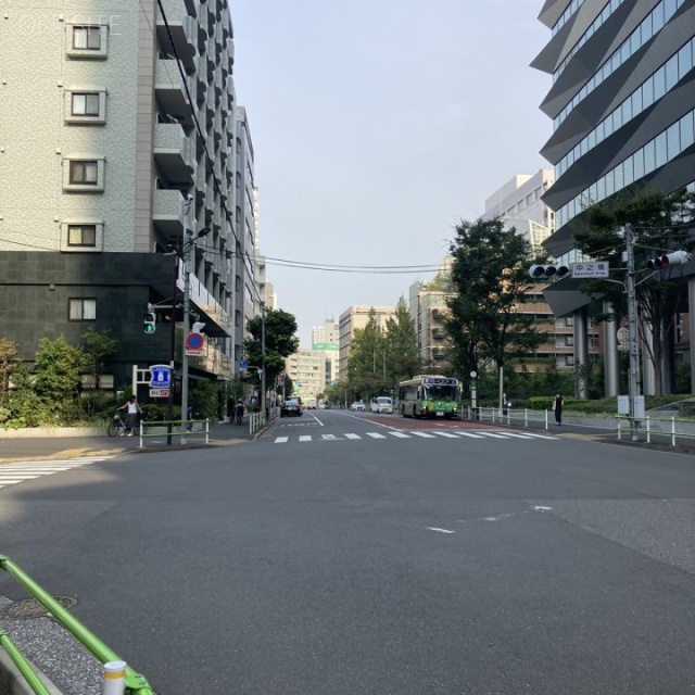 Beverly Homes麻布十番 ビル前面道路