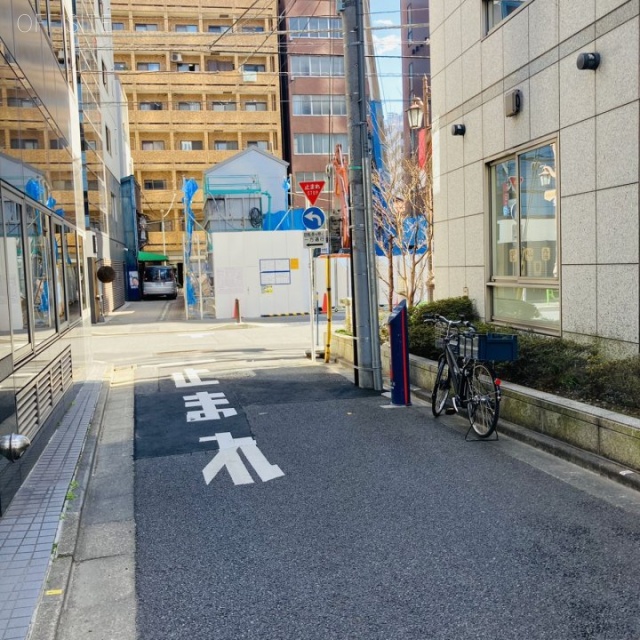 岡村ビル ビル前面道路