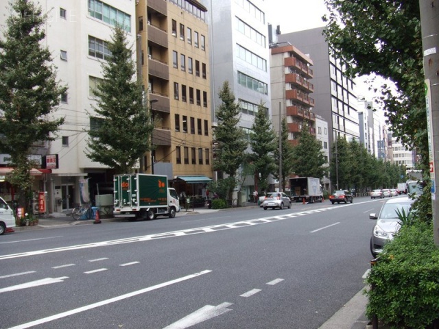 小宮ビル ビル前面道路