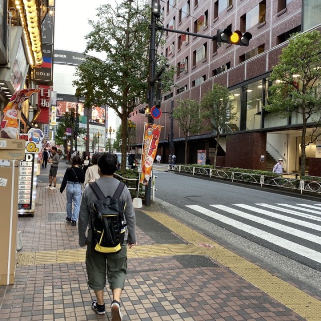 灯(トモシビ)ビル ビル前面道路