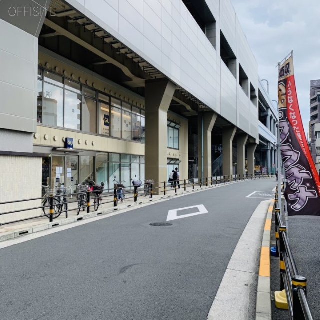 クオーレイナバビル ビル前面道路