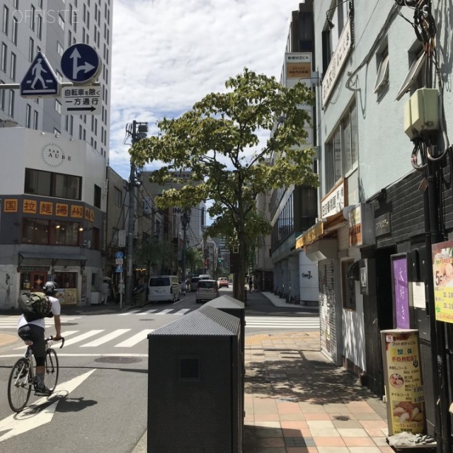 TKK第2新橋ビル ビル前面道路