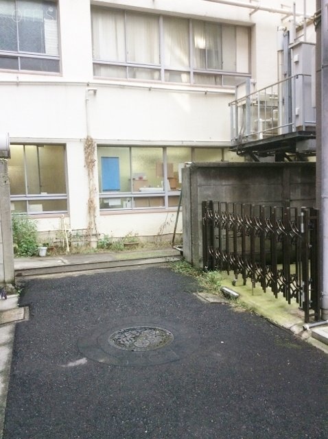 横山ビル ビル周辺道路