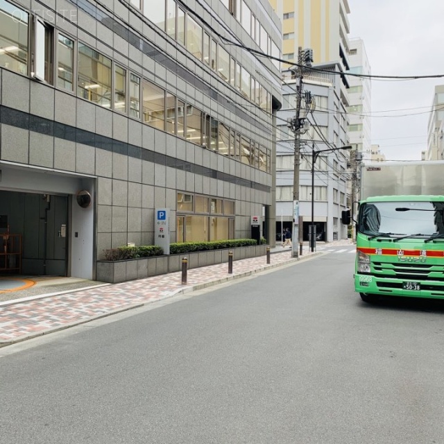 パブリカス ビル前面道路