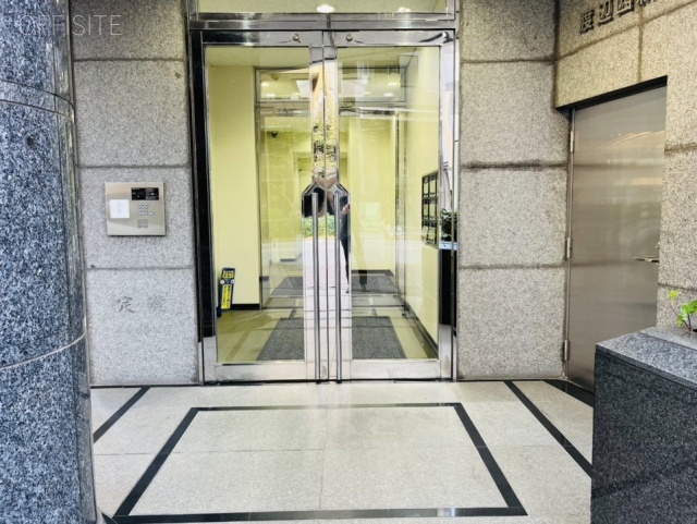 渡辺西新宿ビル　エントランス