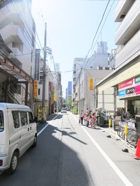 台東4丁目建物 ビル前面道路