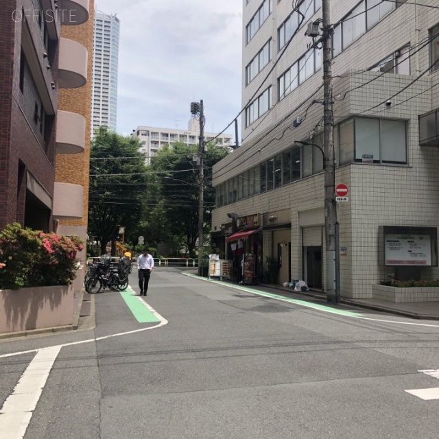 サンサーラ第5御苑ビル ビル前面道路