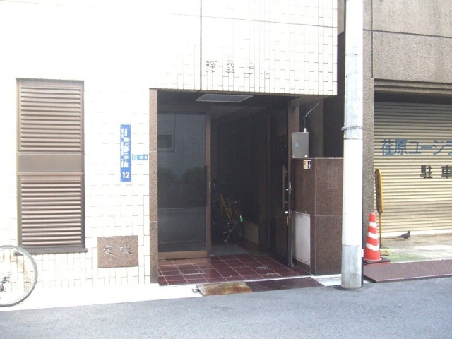 芳屋(よしや)ビル エントランス
