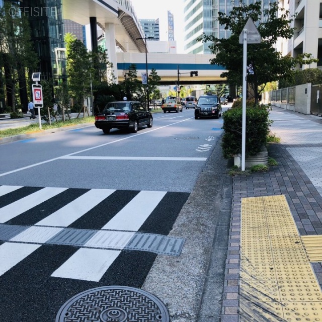 国際浜松町ビル ビル前面道路