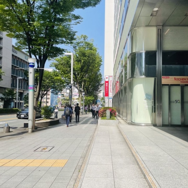 グリーンビルディング　前面歩道