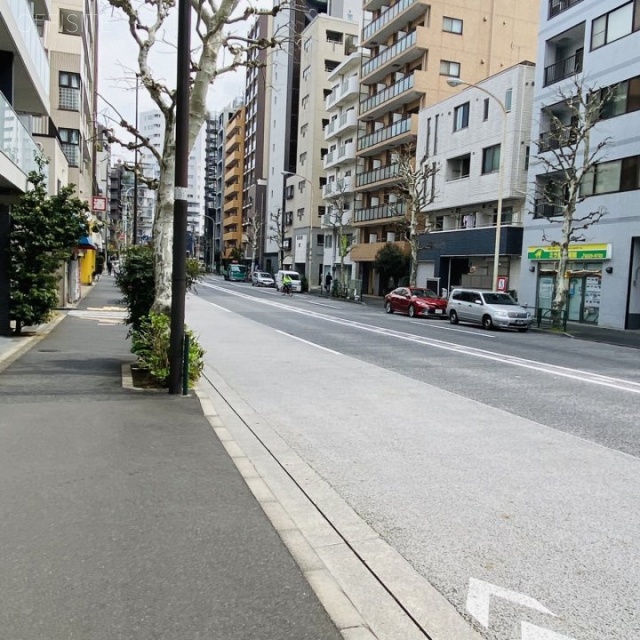 三四郎ビル ビル前面道路