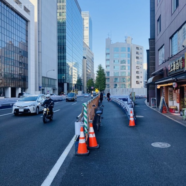 ドルミ御苑 ビル前面道路