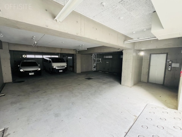 林五ビル 駐車場