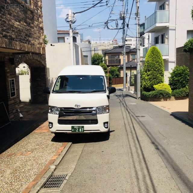 パインアンダー・フラット 前面道路
