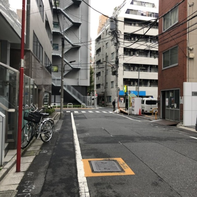 関東ビル ビル前面道路