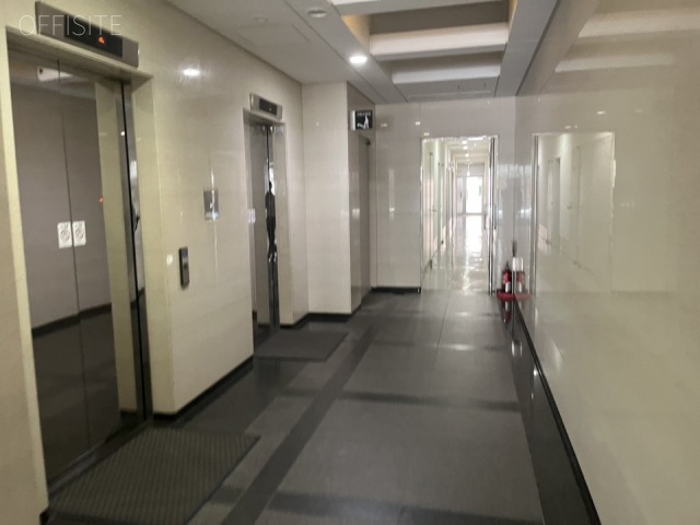 馬事畜産会館　エントランス