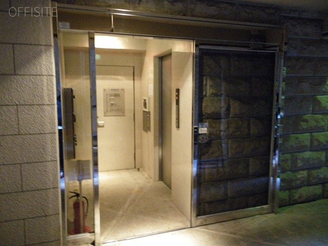 サカイリ9ビル エントランス