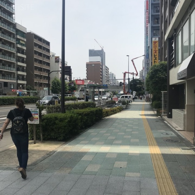 朝日生命江東ビル ビル前面道路