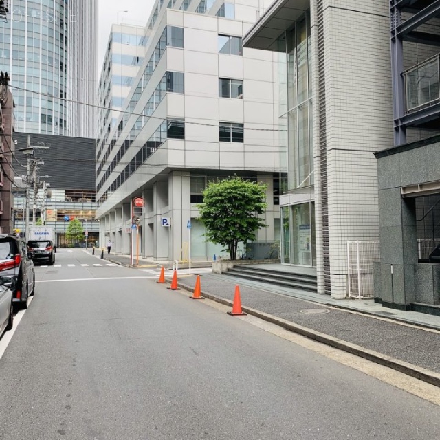 新橋NKKビル ビル前面道路