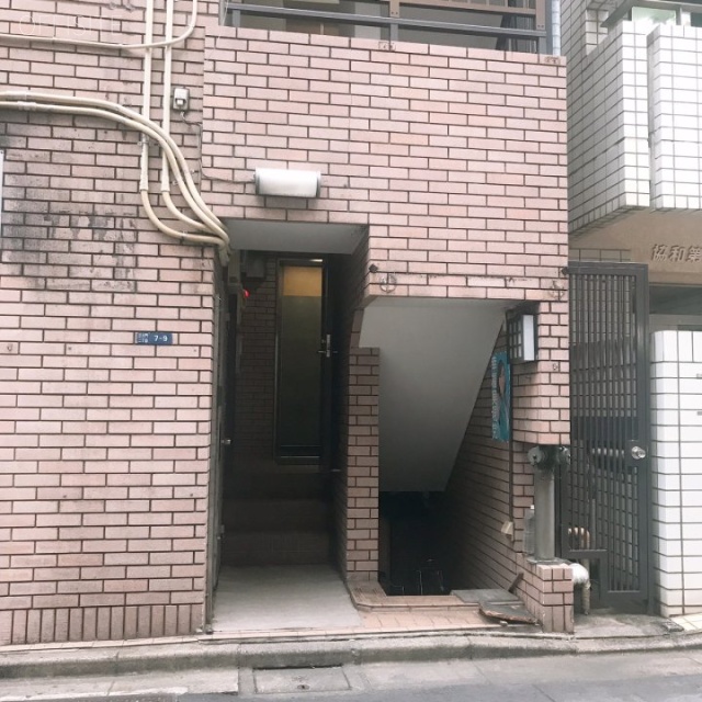 鍋島ビル エントランス