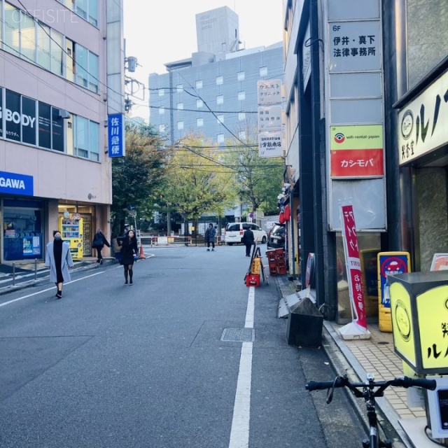 ニッカビル　ビル前面道路
