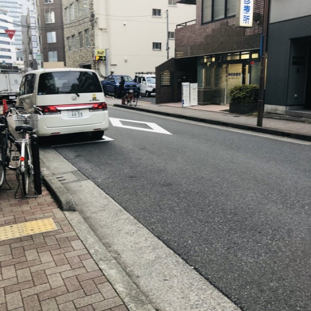 喜助神田西口ビル ビル前面道路