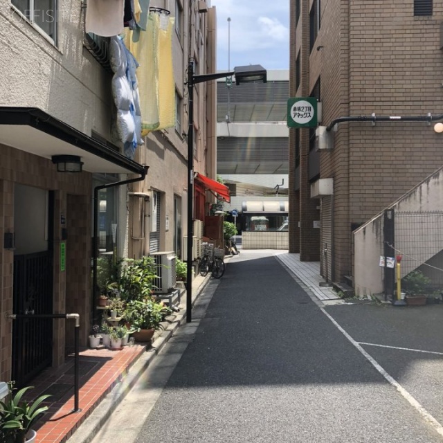 リード赤坂ビル ビル前面道路