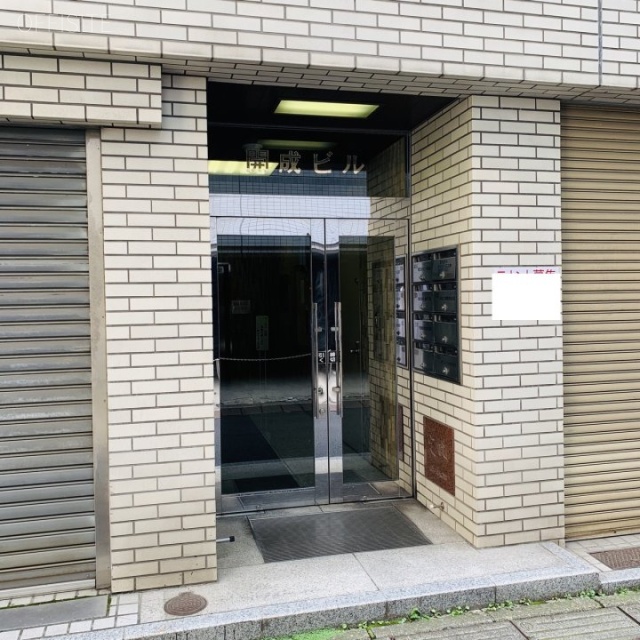 開成ビル エントランス