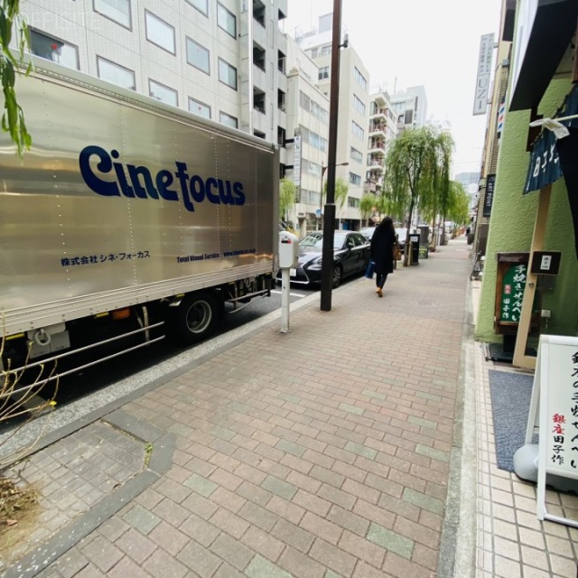 銀座ストークビル ビル前面道路