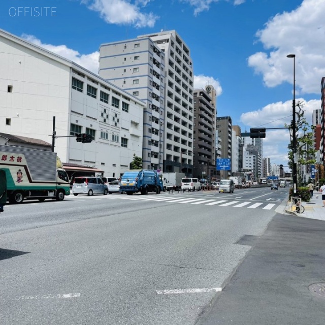 サンライズ東上野ビル 前面に昭和通り