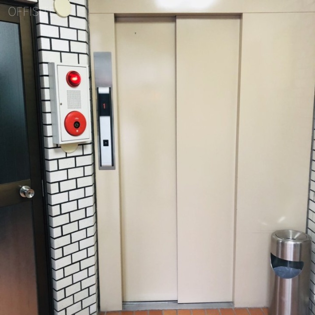 アイアンビル エレベーター