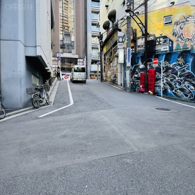 ウィンド六本木ビル ビル前面道路