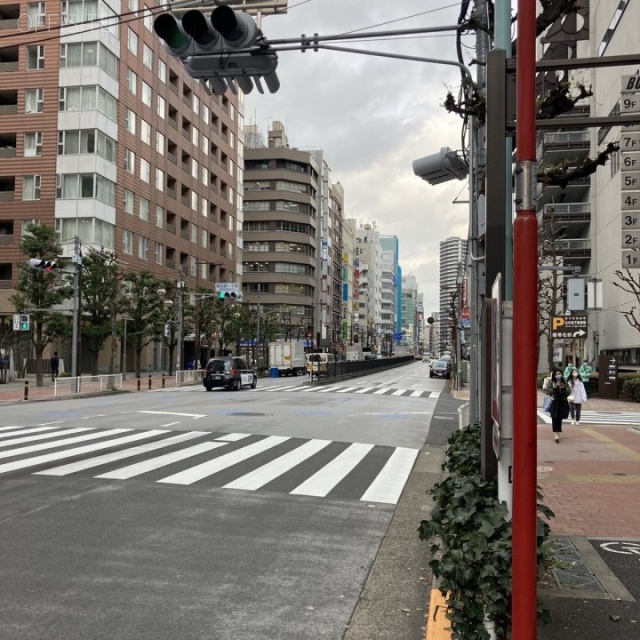 関ビル ビル前面道路