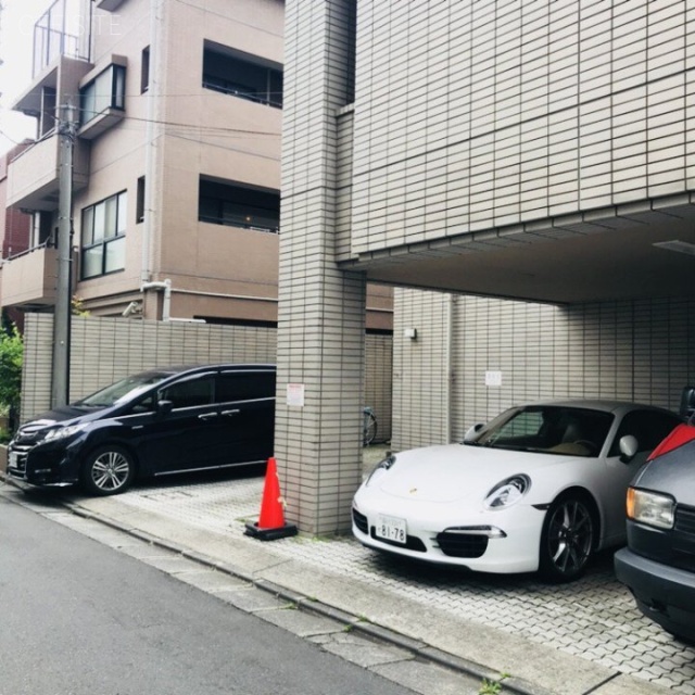 ルシマン松濤 駐車場