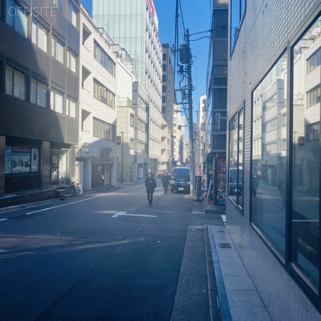 八重洲アングル ビル前面道路