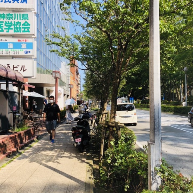 朝日生命横浜ビル ビル前面道路