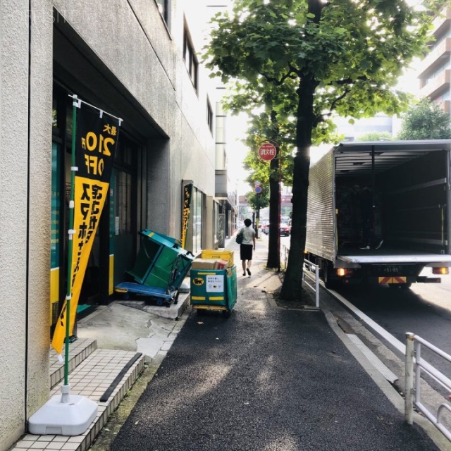 明治安田生命横浜西口ビル ビル前面道路