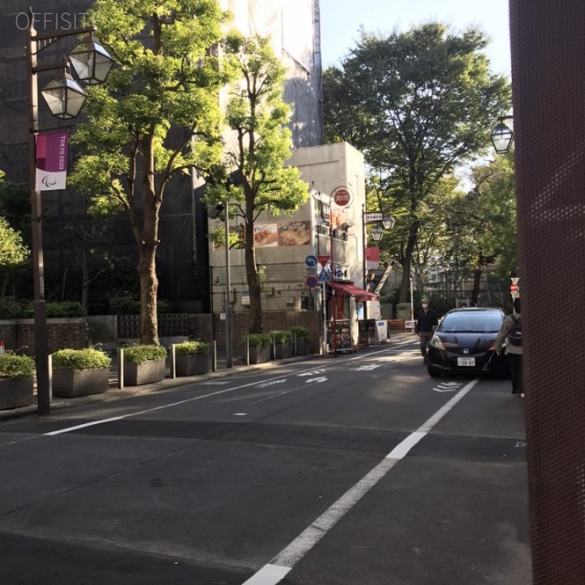 国土西池ビル ビル前面道路