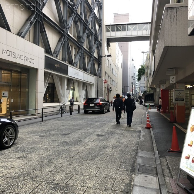 銀座NSビル ビル前面道路