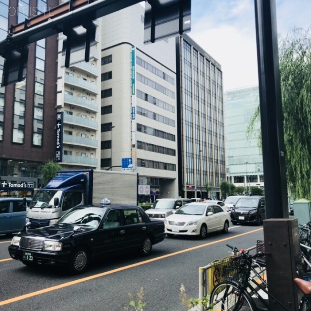 恒信ビル ビル前面道路 桜田通り