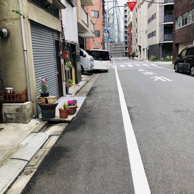 プライム浜町ビル 前面歩道