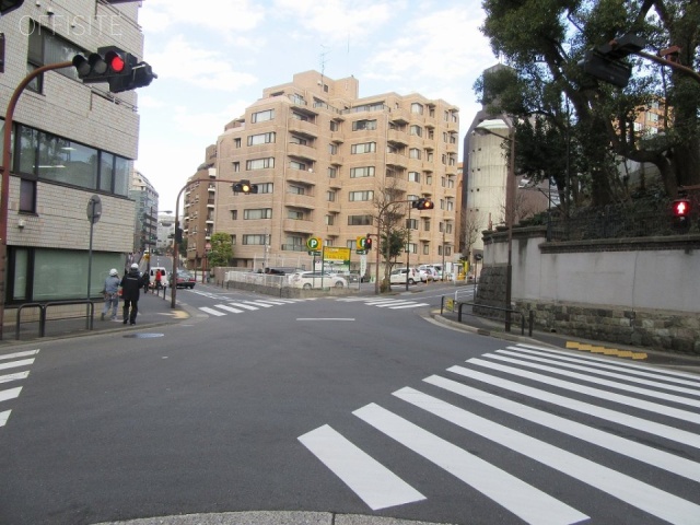 グレース一番町 ビル前面道路