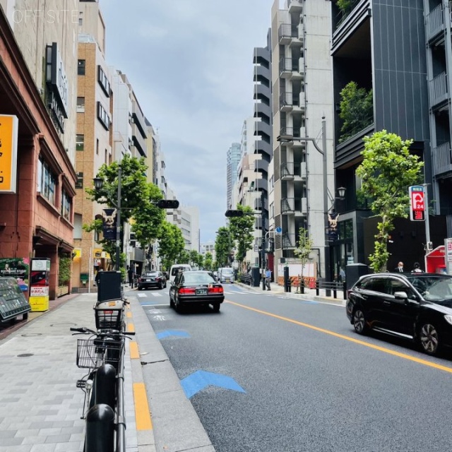 赤坂ストリートビル ビル前面道路