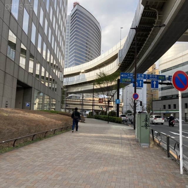 シモモトビル ビル前面道路