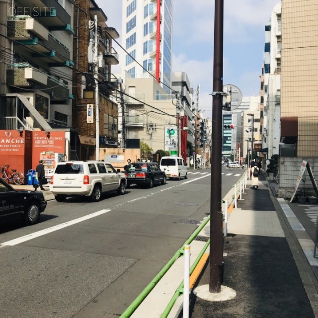 カピラ麻布ビル ビル前面道路